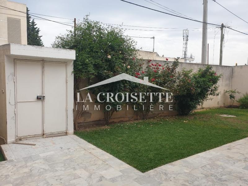 Rez-de chaussée de villa S+4 avec jardin à La Marsa
